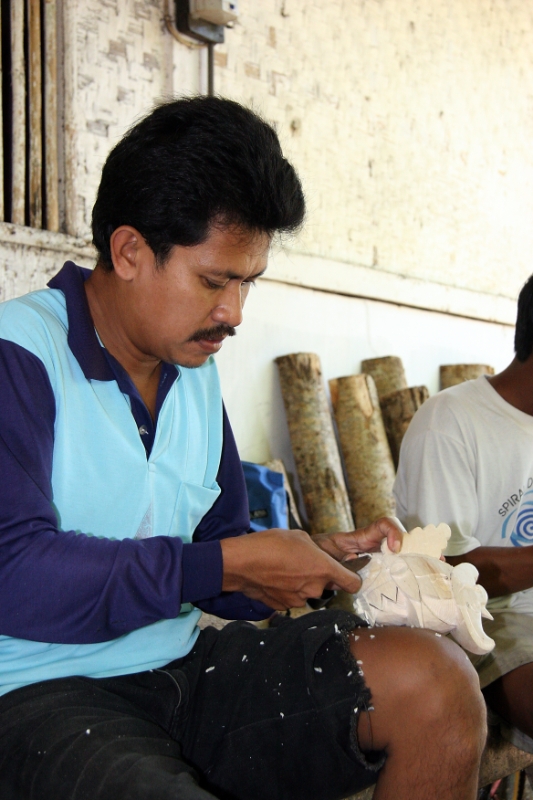 Puppet carving, Java Pangandaran Indonesia.jpg - Indonesia Java Pangandaran. Puppet carving